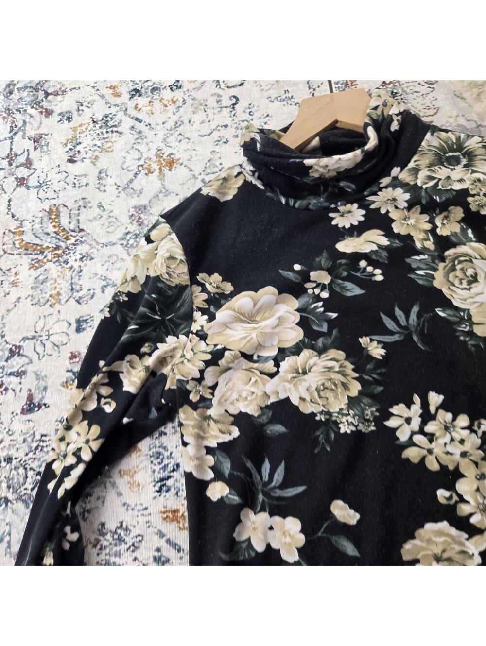 Diana Belle Dark Floral Blouse Top Woman Medium View 4